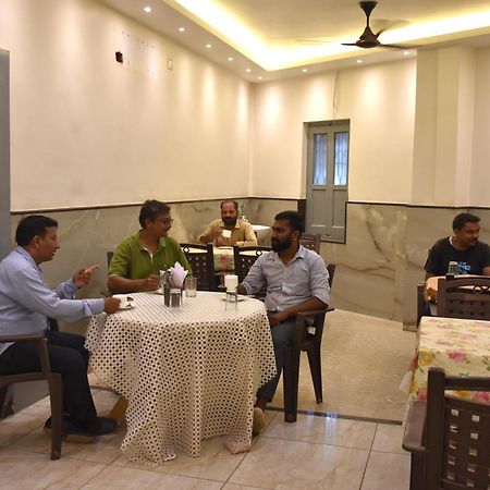 Hotel R B International Varanasi Bagian luar foto