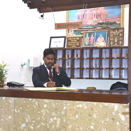 Hotel R B International Varanasi Bagian luar foto