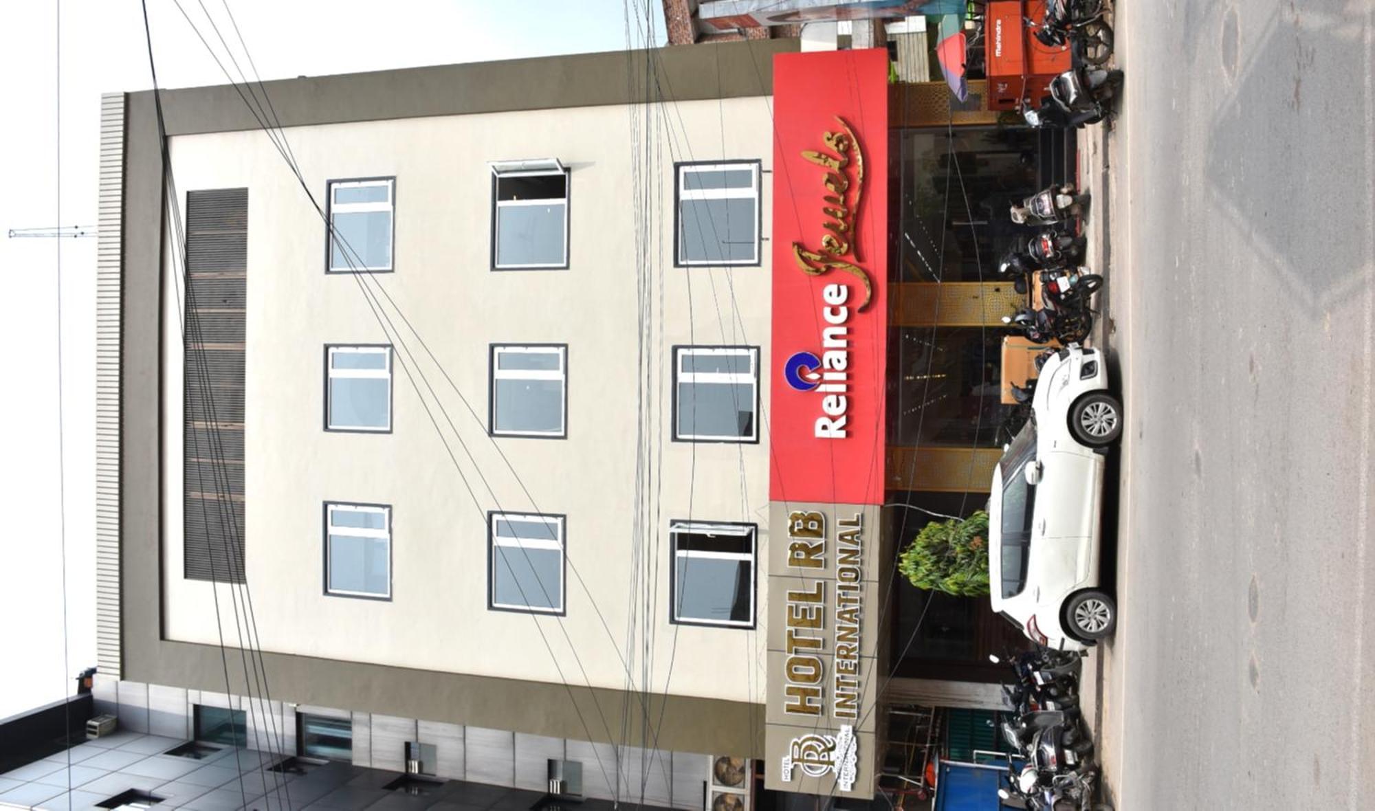 Hotel R B International Varanasi Bagian luar foto