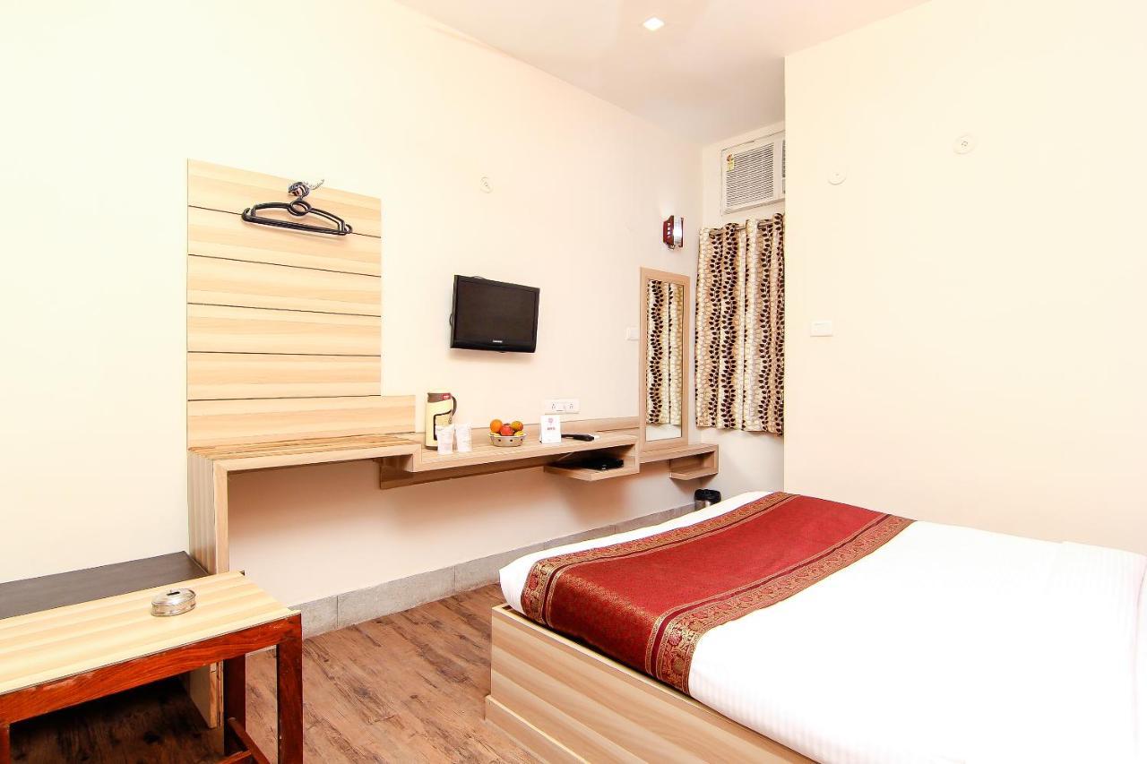Hotel R B International Varanasi Bagian luar foto