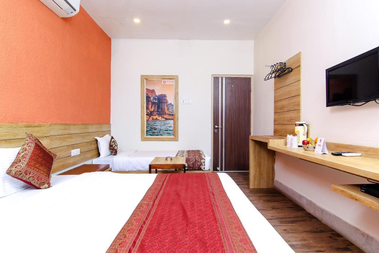 Hotel R B International Varanasi Bagian luar foto