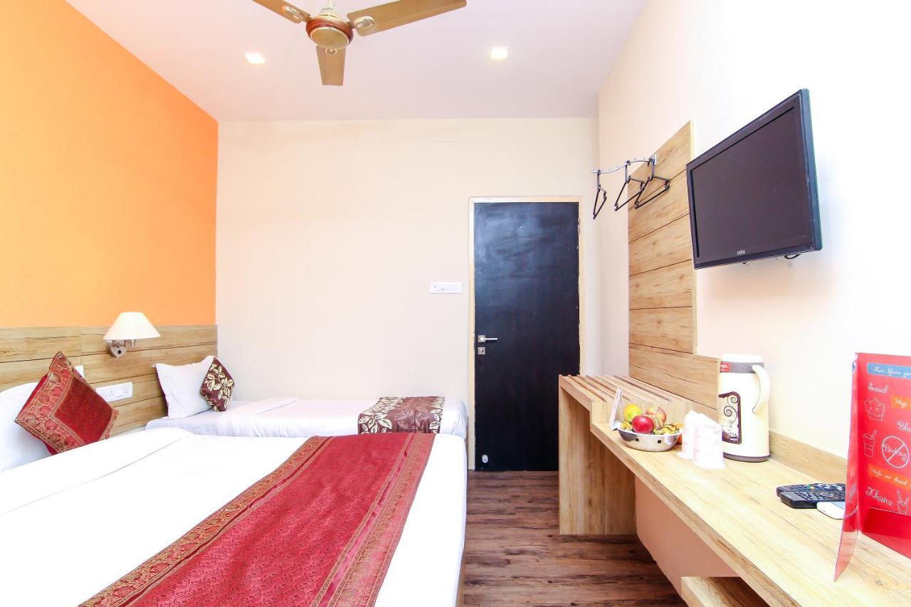 Hotel R B International Varanasi Bagian luar foto
