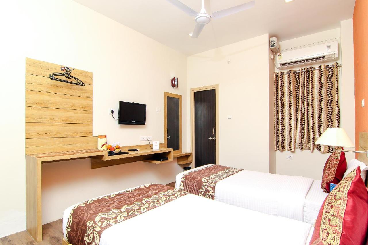 Hotel R B International Varanasi Bagian luar foto