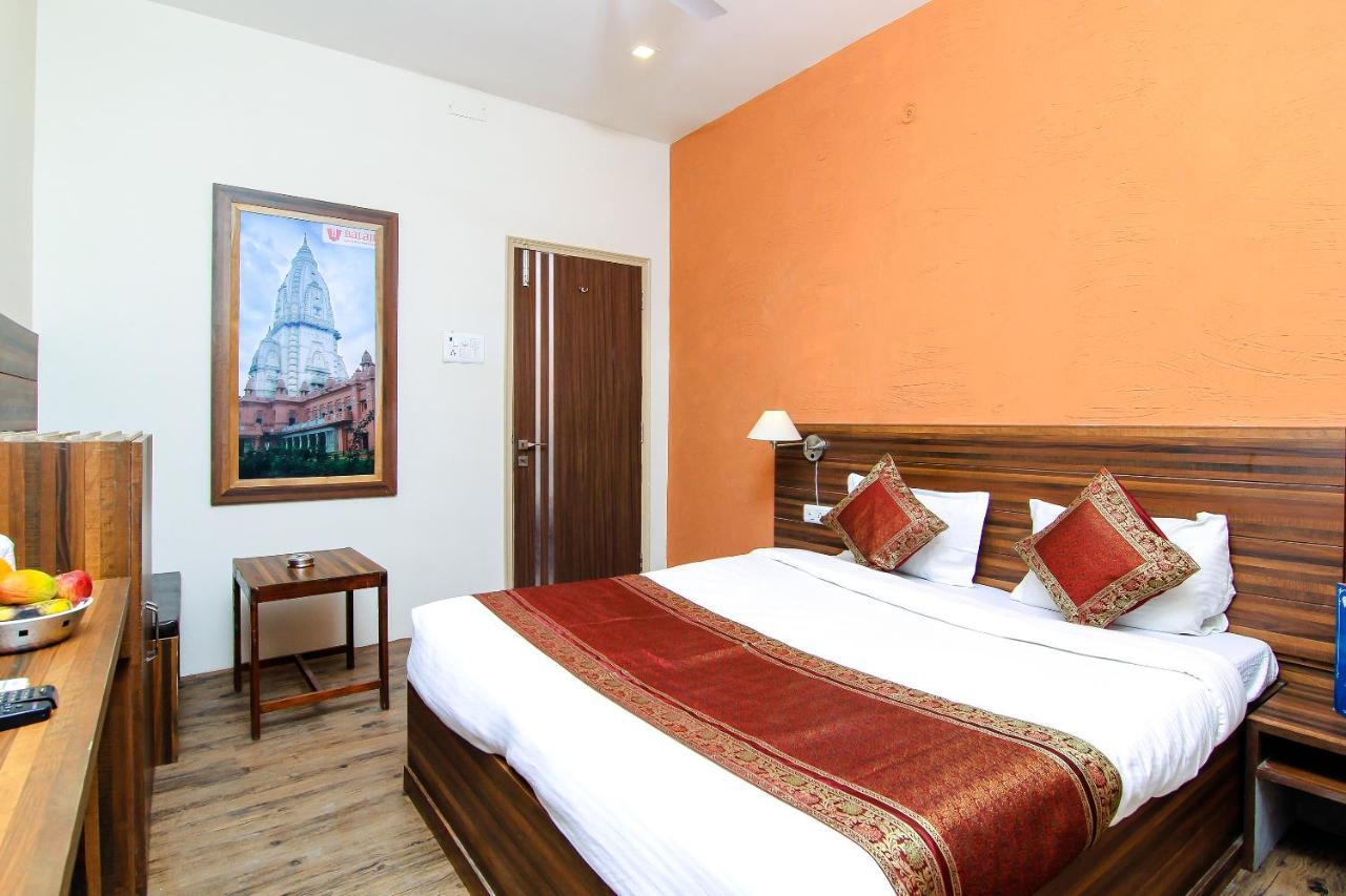 Hotel R B International Varanasi Bagian luar foto