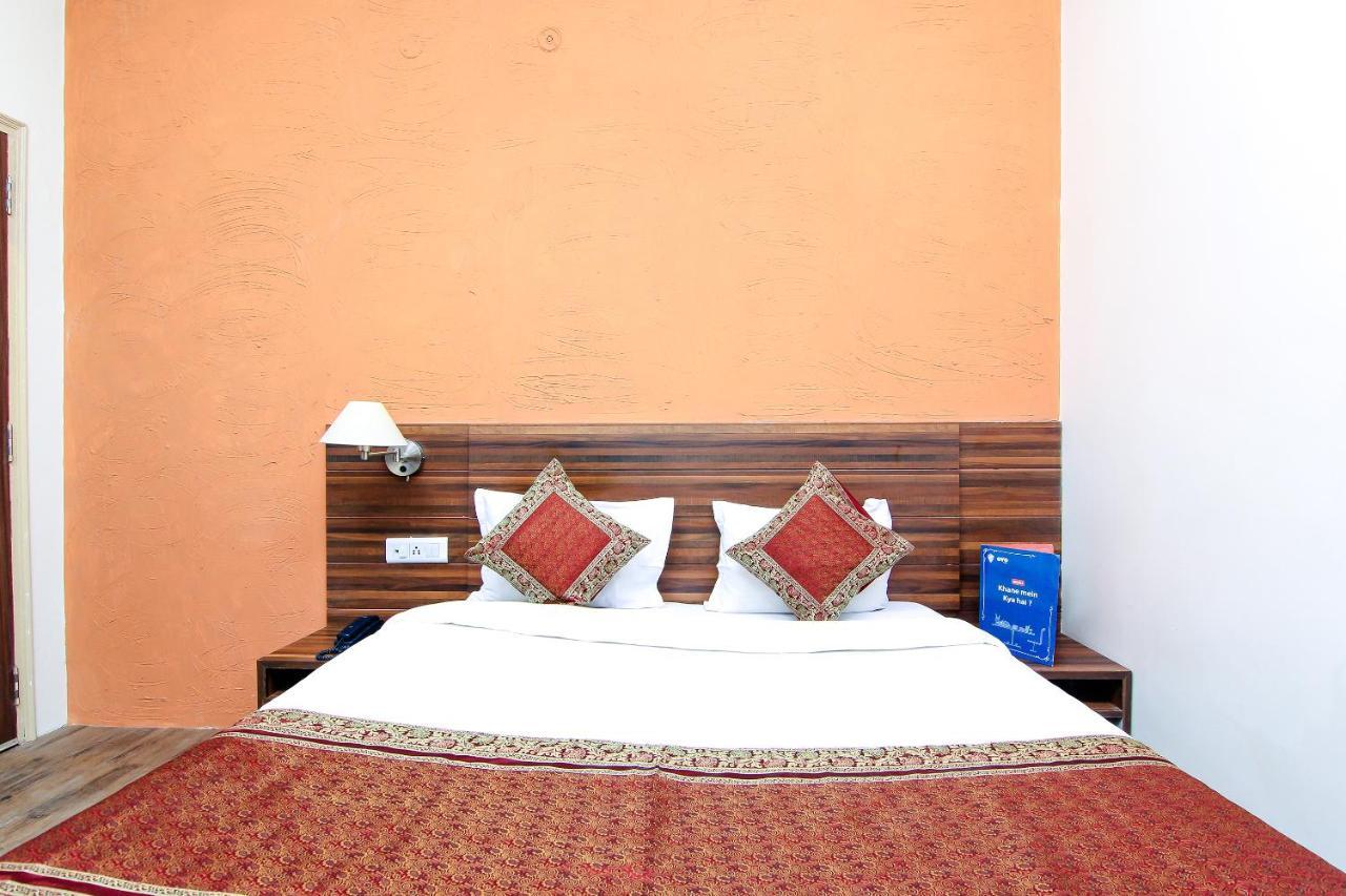Hotel R B International Varanasi Bagian luar foto