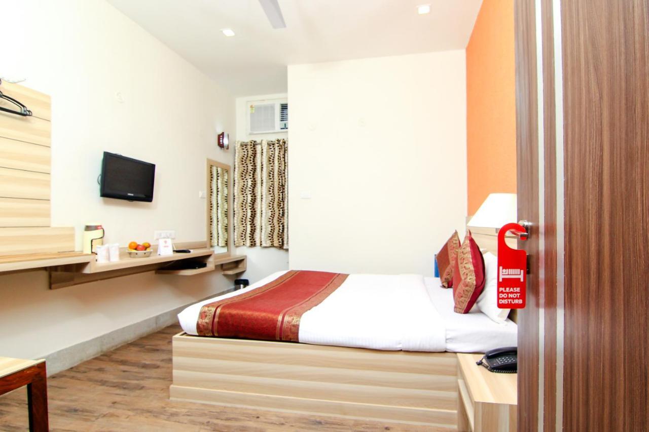 Hotel R B International Varanasi Bagian luar foto