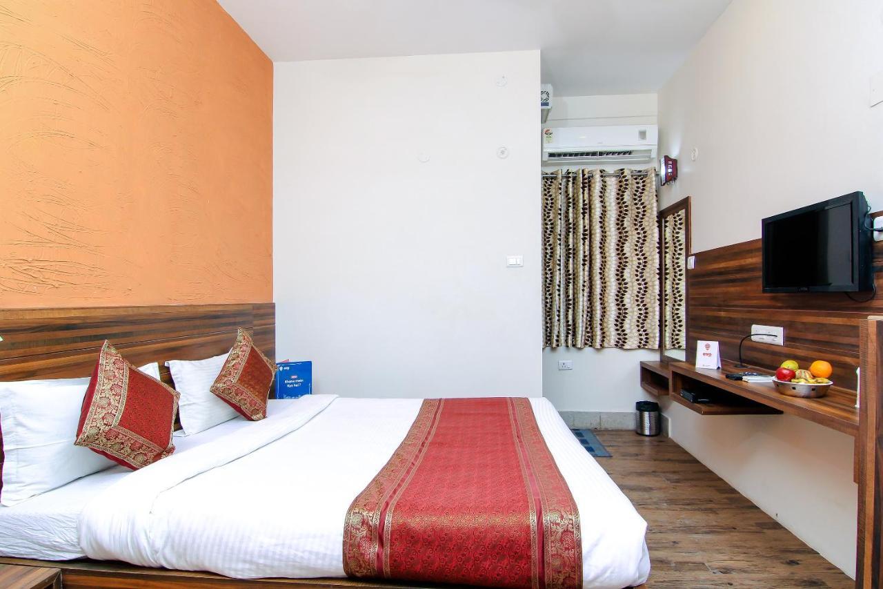 Hotel R B International Varanasi Bagian luar foto