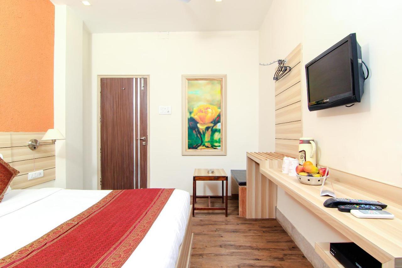Hotel R B International Varanasi Bagian luar foto