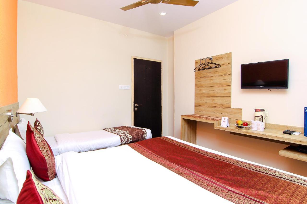 Hotel R B International Varanasi Bagian luar foto
