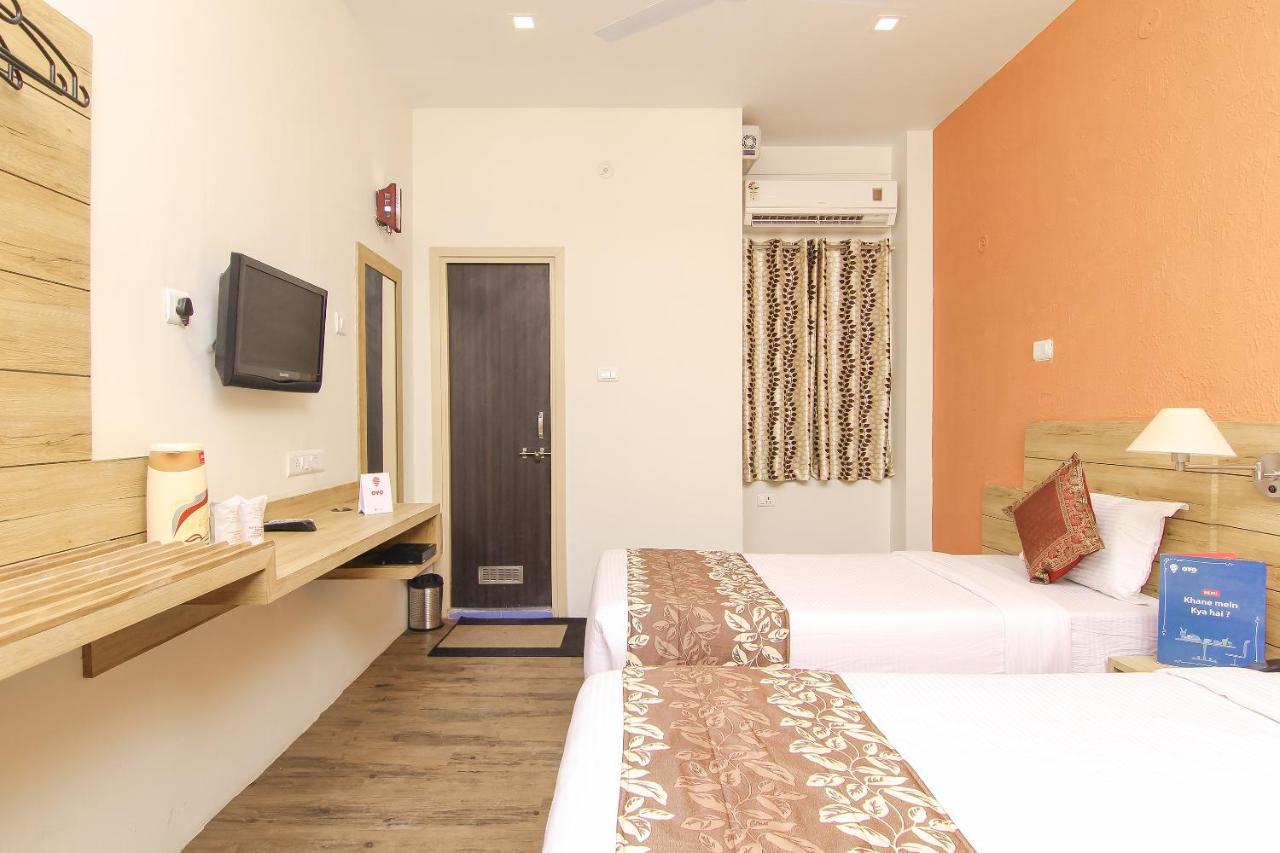 Hotel R B International Varanasi Bagian luar foto