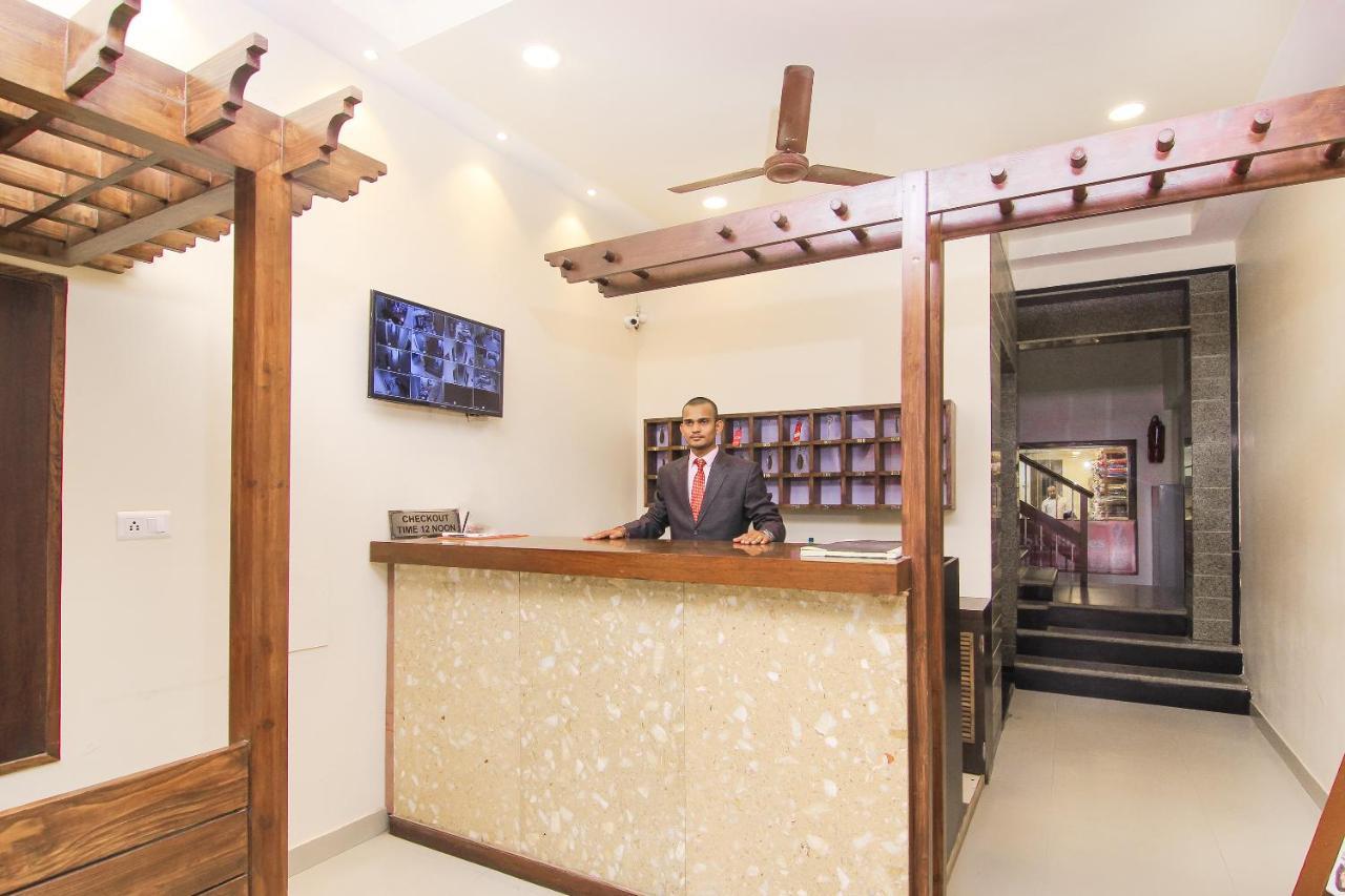 Hotel R B International Varanasi Bagian luar foto